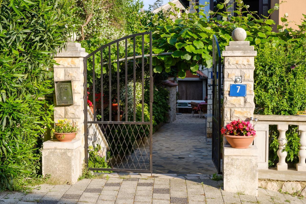 Apartments Beba Mali Lošinj Exteriör bild