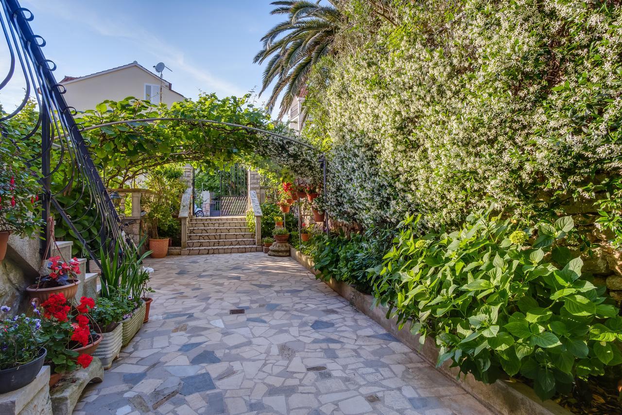 Apartments Beba Mali Lošinj Exteriör bild