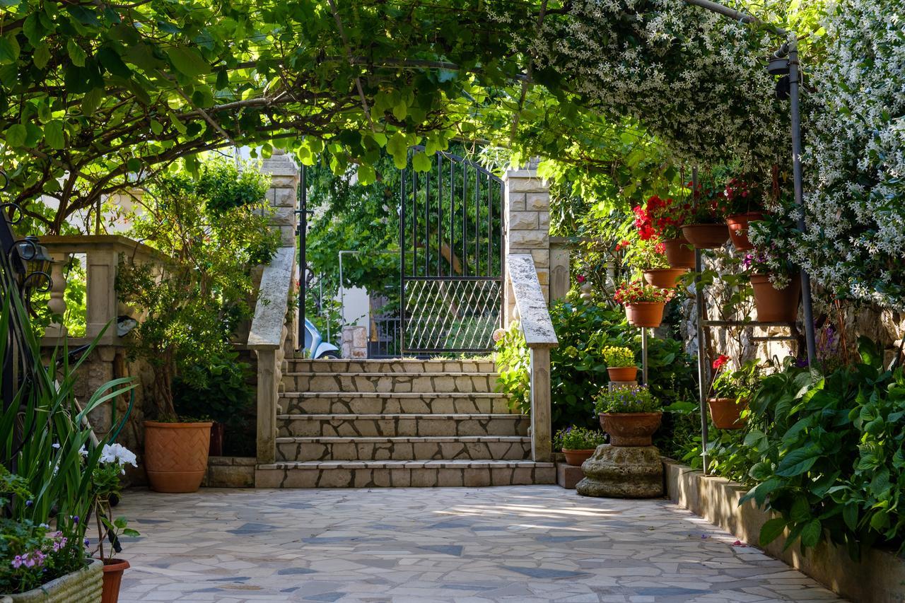 Apartments Beba Mali Lošinj Exteriör bild