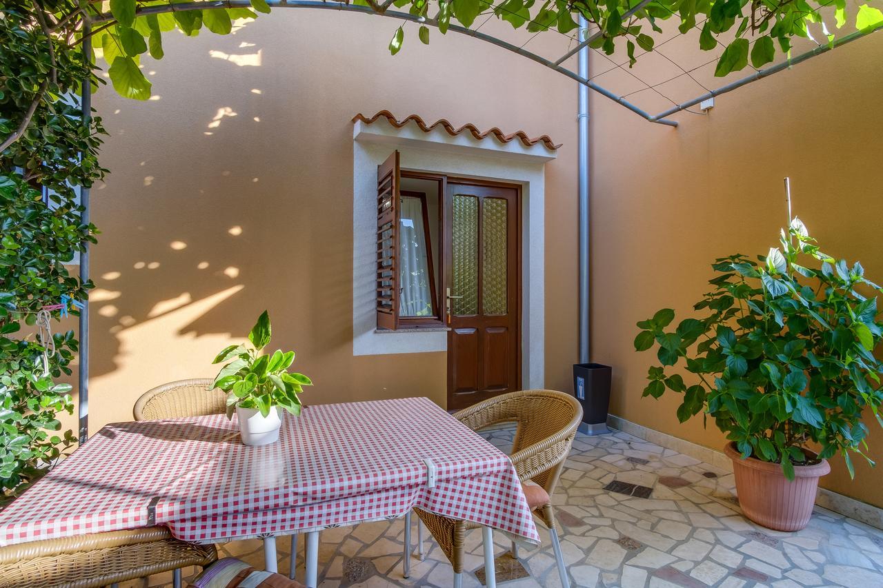 Apartments Beba Mali Lošinj Exteriör bild