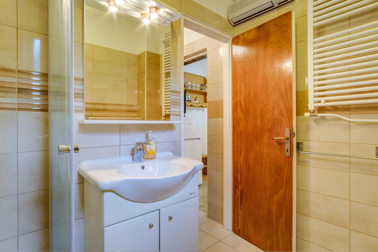 Apartments Beba Mali Lošinj Exteriör bild