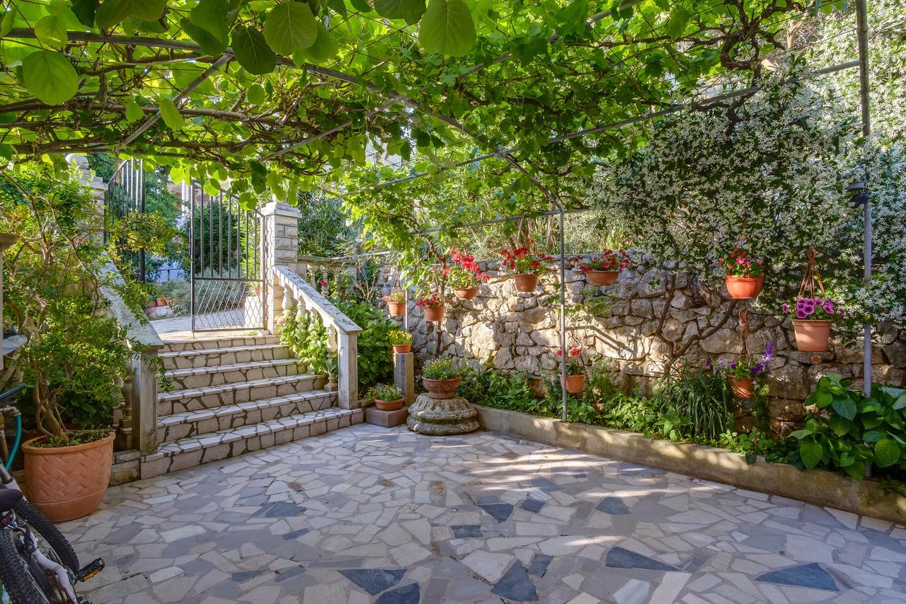 Apartments Beba Mali Lošinj Exteriör bild